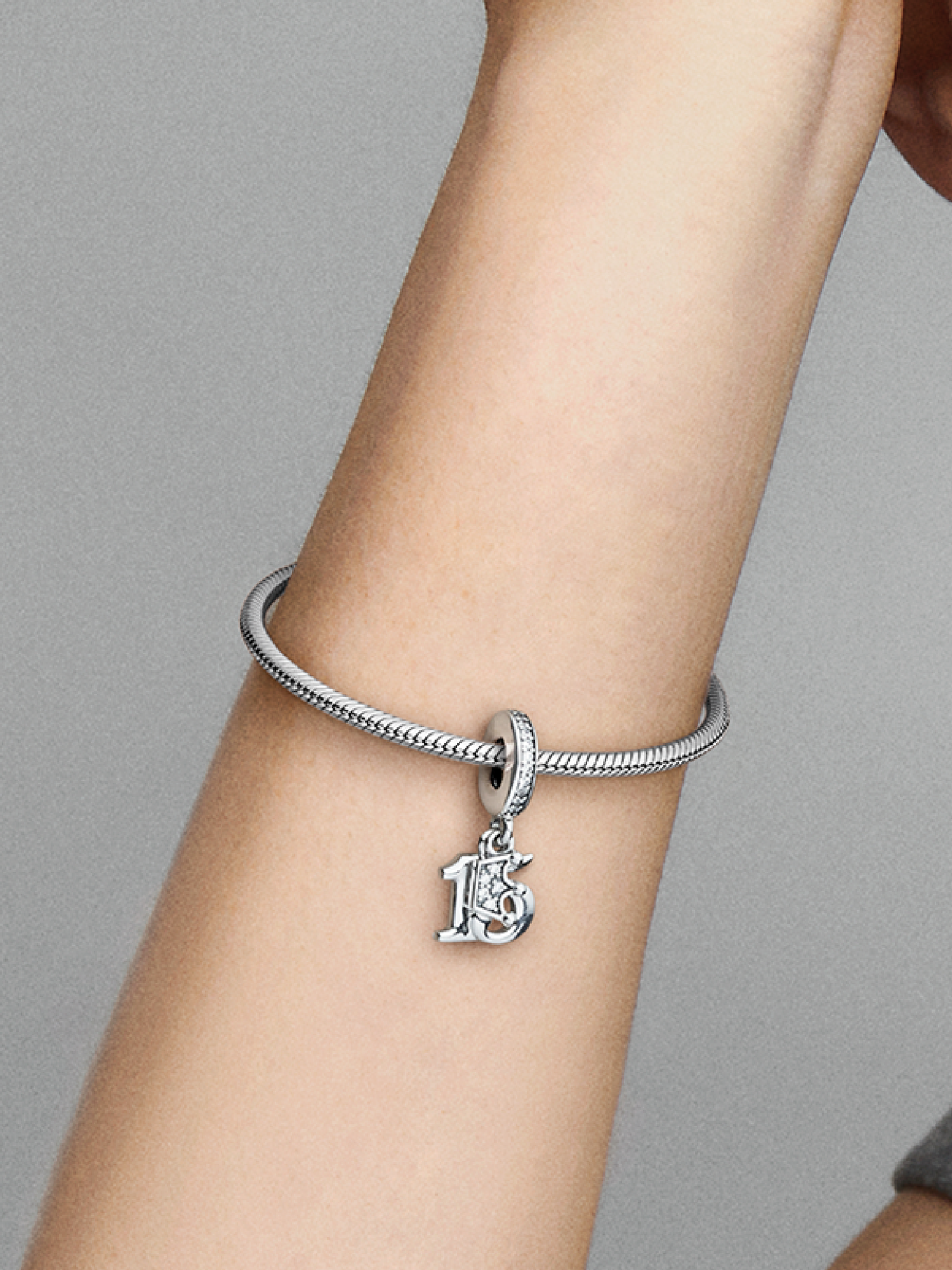 Женский шарм Pandora 15th Birthday Dangle Charm, цвет: Серебро — фото 3