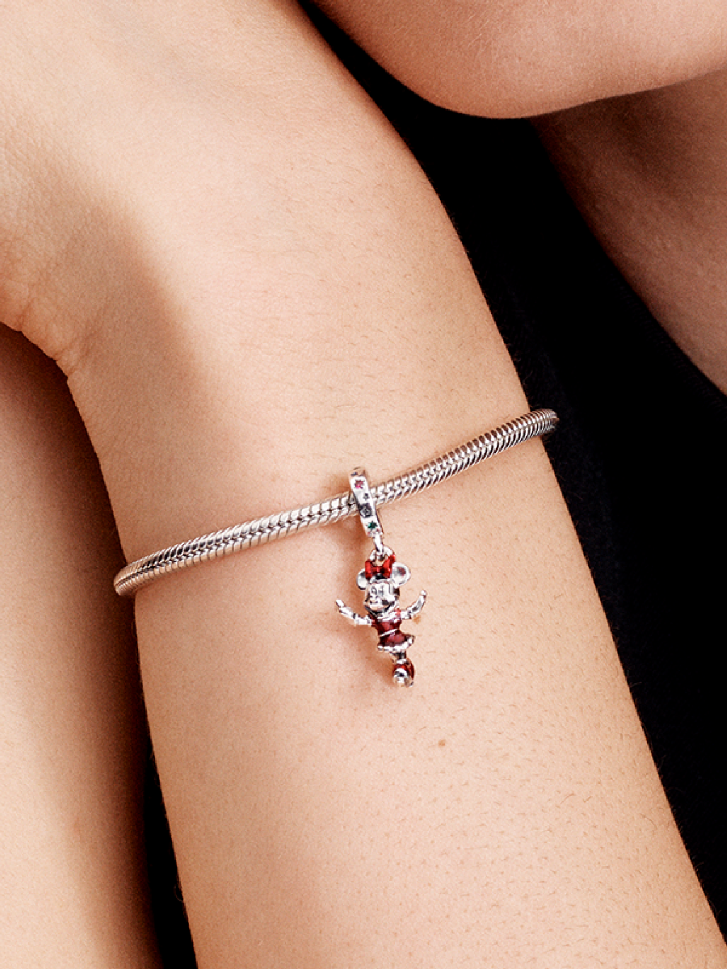 Женский шарм Pandora Minnie Mouse Ice Skating Dangle Charm, цвет: Серебро — фото 3
