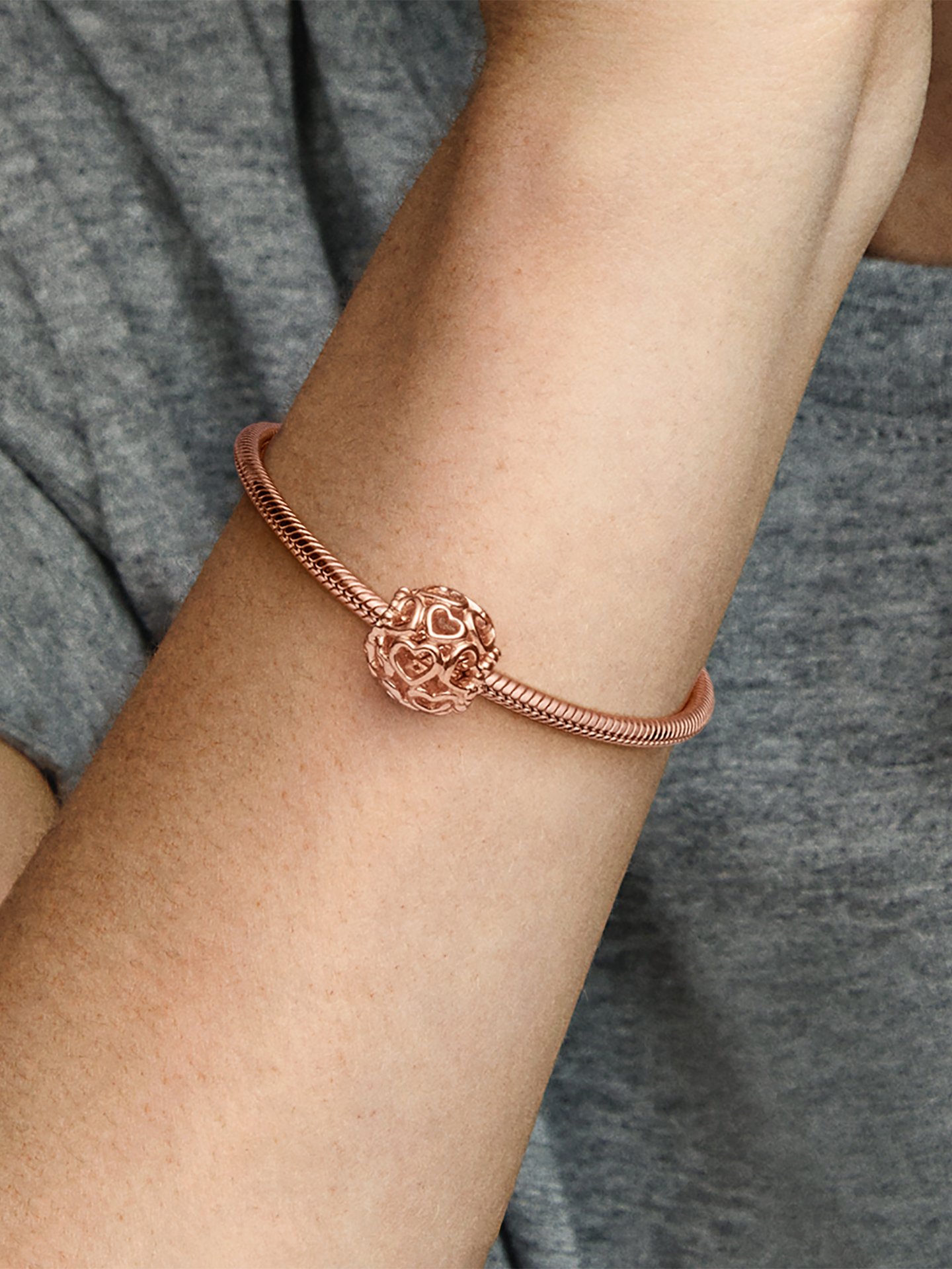 Женский шарм Pandora Hearts All Over Charm, Rose gold plated, цвет: Покрытие розовым золотом — фото 3
