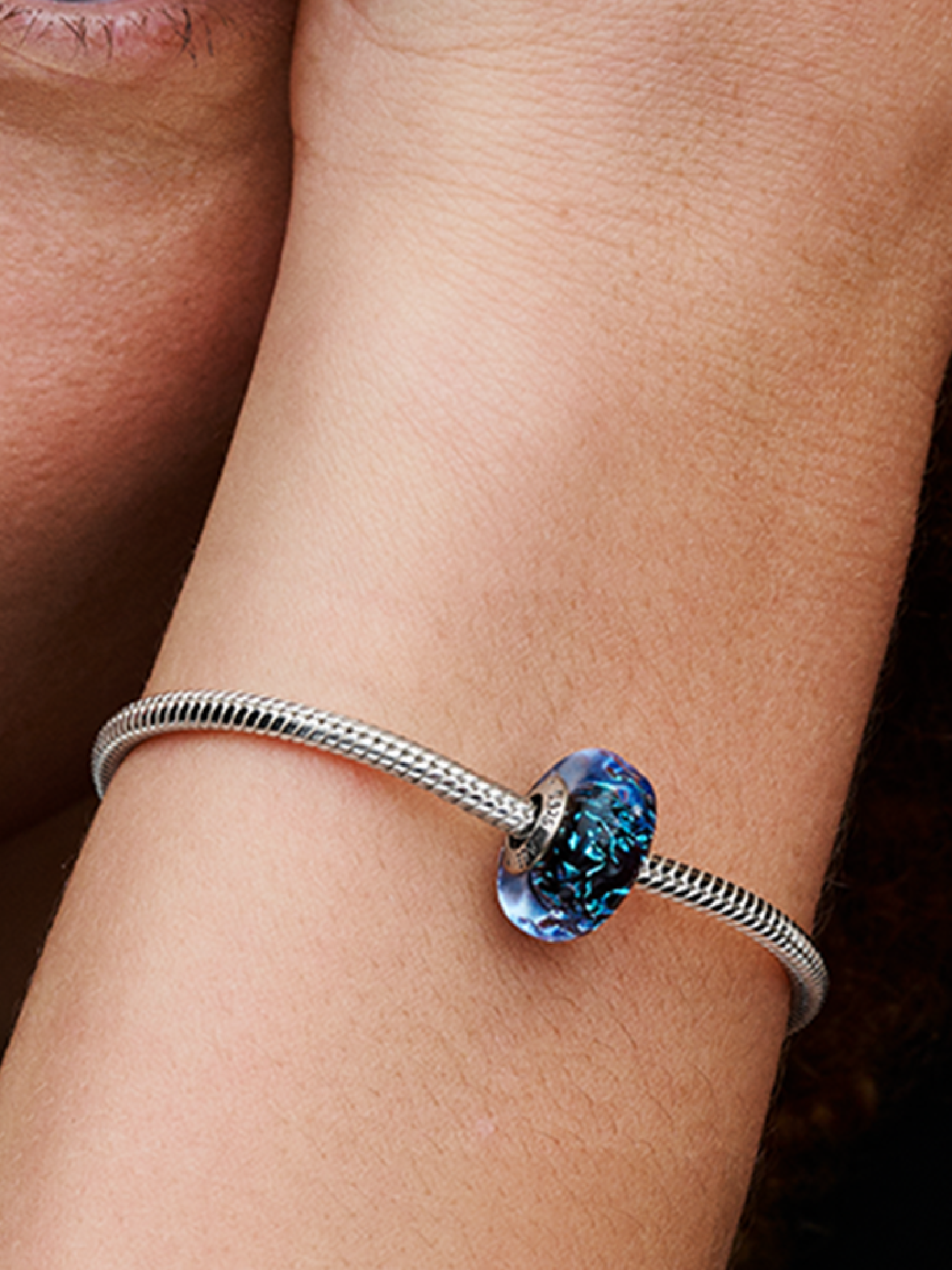 Женский шарм Pandora Wavy Dark Blue Murano Glass Ocean Charm, цвет: Серебро — фото 3
