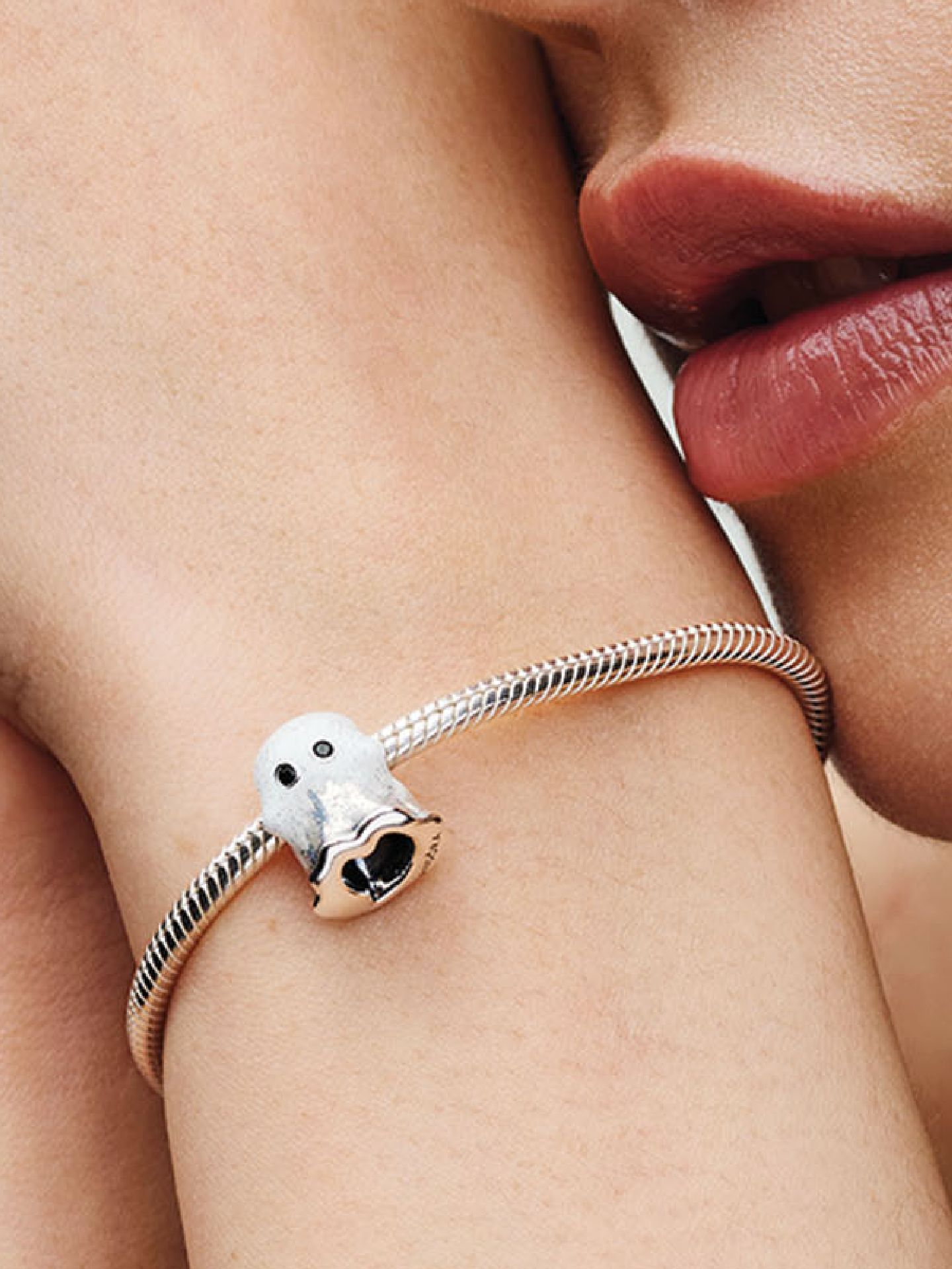 Женский шарм Pandora Glow-in-the-dark Boo Ghost Charm, цвет: Серебро — фото 3