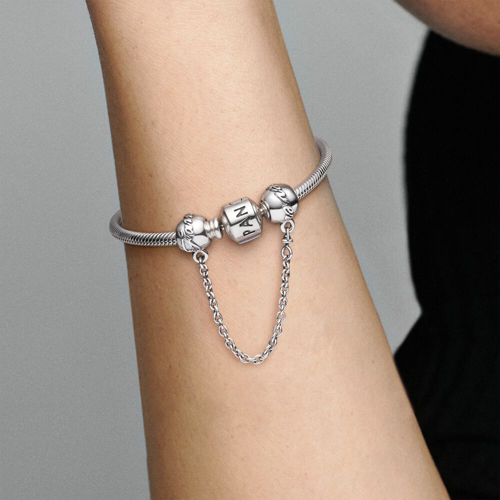 Family Forever Safety Chain Charm | Pandora US