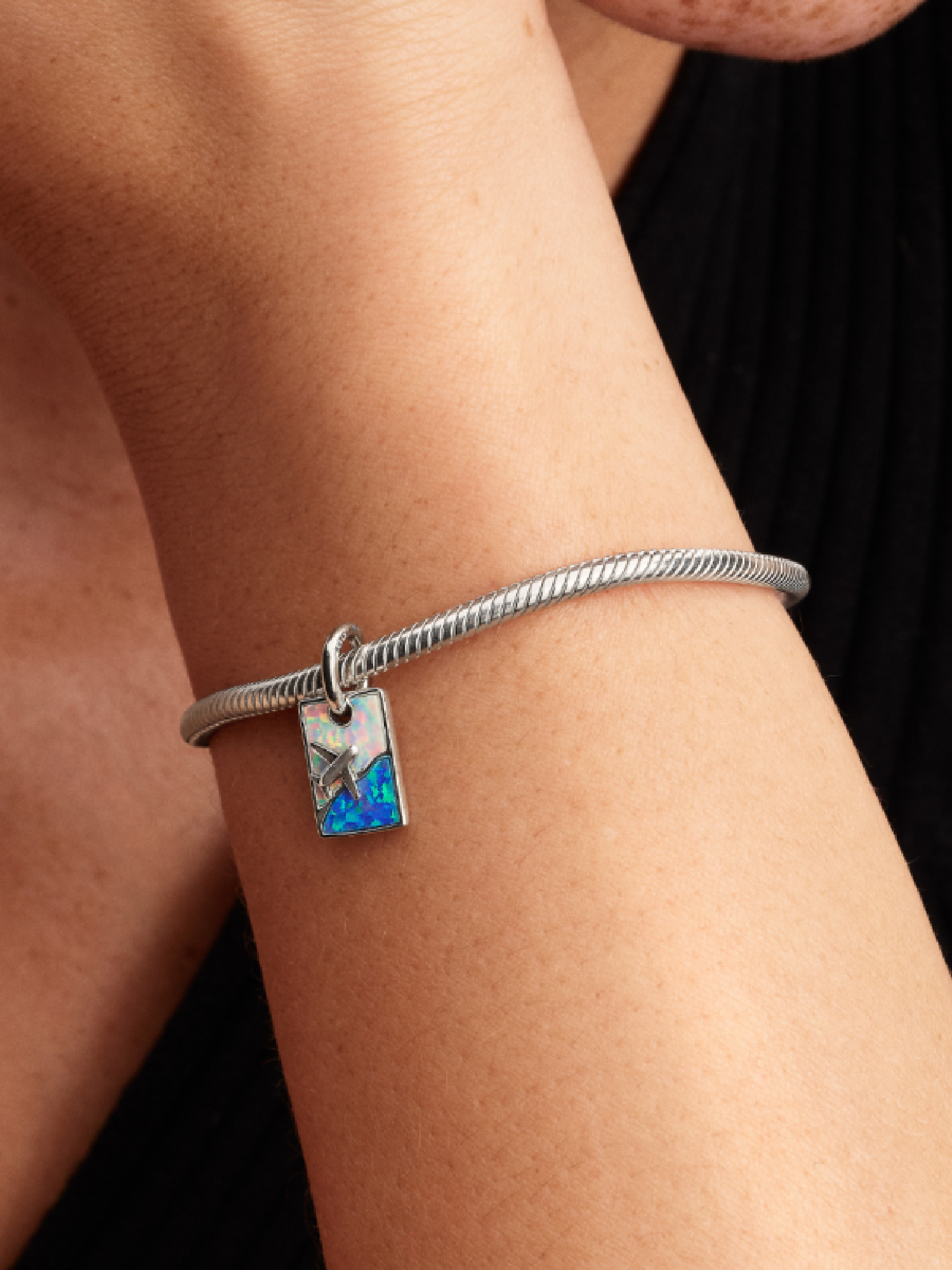 Женский шарм Pandora Travel Dangle Charm, цвет: Серебро — фото 3