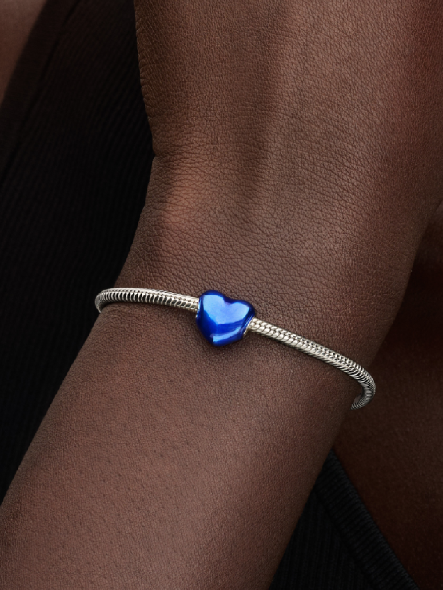 Женский шарм Pandora Metallic Blue Heart Charm, цвет: Серебро — фото 3
