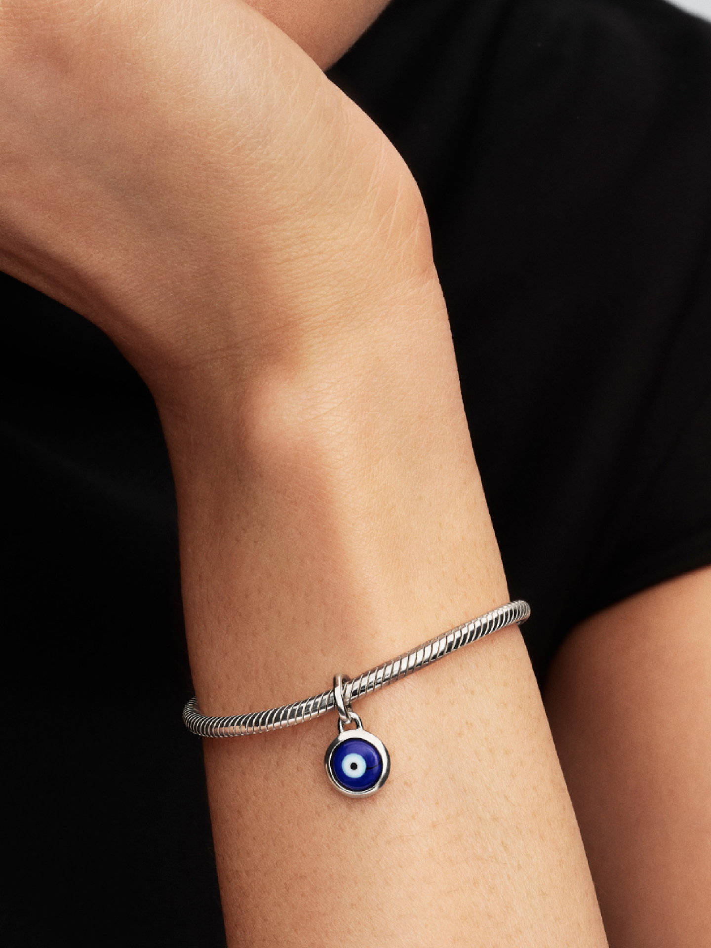Женский шарм Pandora Engravable Evil Eye Murano Glass Mini Dangle Charm, Sterling silver #793693C02, цвет: Серебро — фото 3