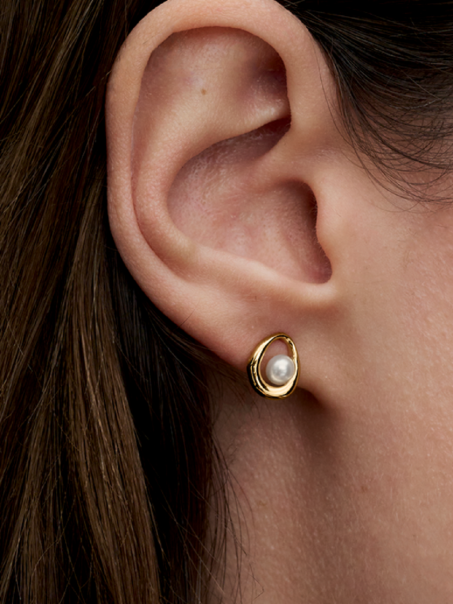 Женские серьги Pandora Organically Shaped Oval & Treated Freshwater Cultured Pearl, Gold plated, цвет: Позолоченный — фото 3