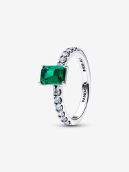 Rectangular Sparkling Green Halo Ring Rectangular Sparkling Green Halo Ring