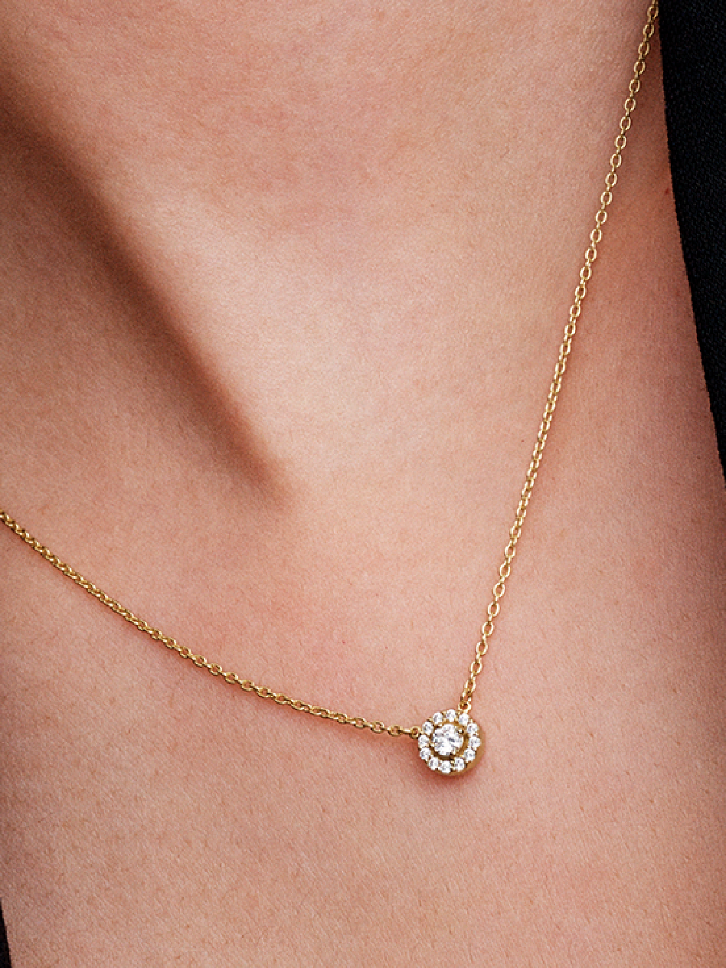 Женское колье Pandora Round Pavé Halo Pendant, цвет: Позолоченный — фото 3
