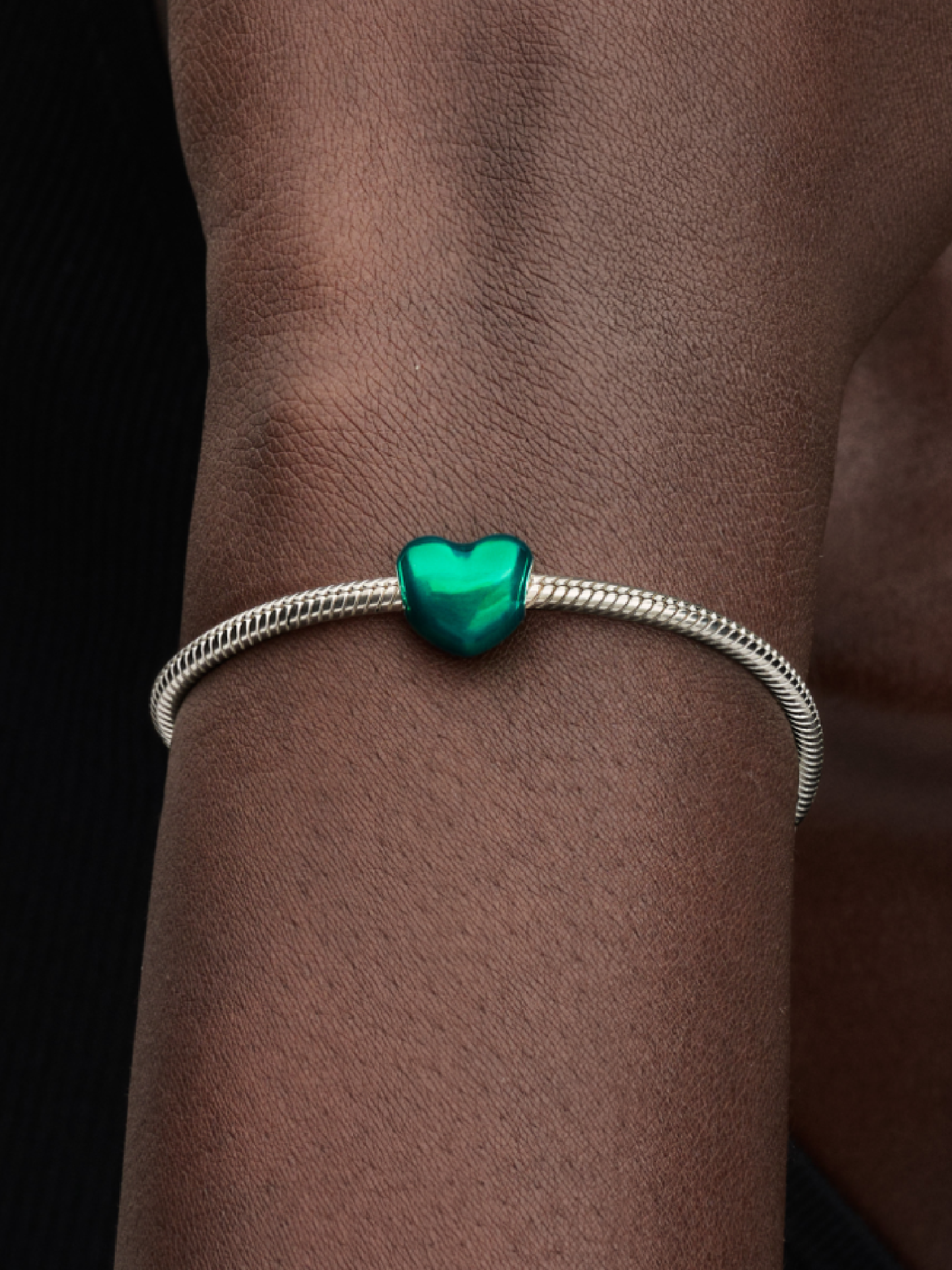 Женский шарм Pandora Metallic Green Heart Charm, цвет: Серебро — фото 3