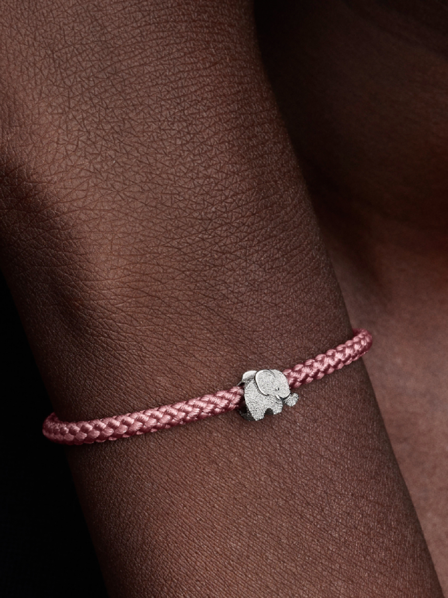 Женский шарм Pandora Textured Elephant Mini Charm, цвет: Серебро — фото 3