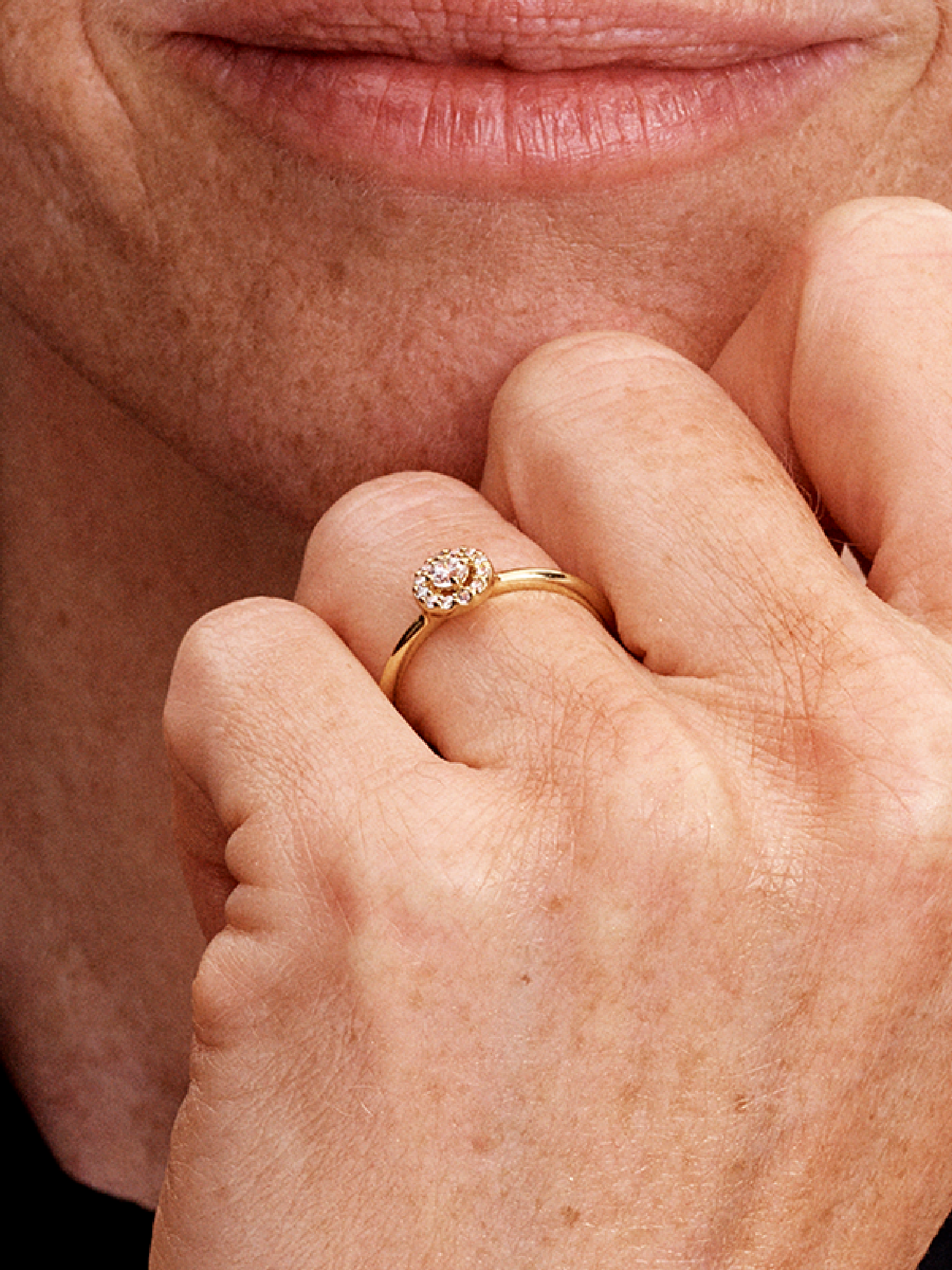Женское кольцо Pandora Round Pave Halo, цвет: Позолоченный — фото 3