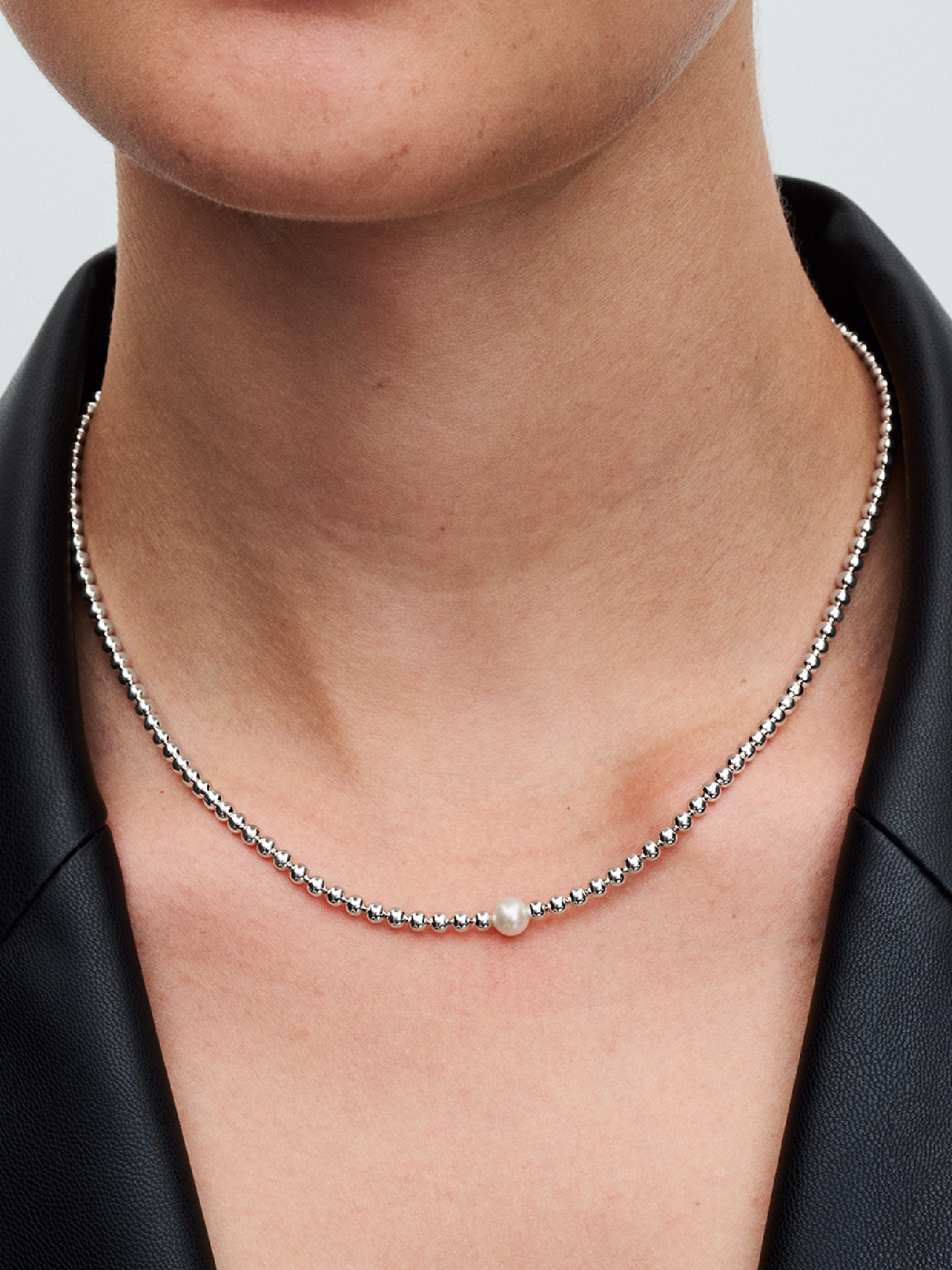 Женское колье Pandora Treated Freshwater Cultured Pearl & Beads Collier, цвет: Серебро — фото 3