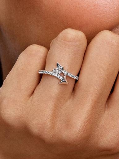 Sparkling Arrow Ring
